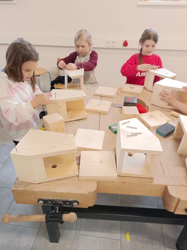 ef240904-3c2f-49c1-9d4f-f0cb655ba3cf